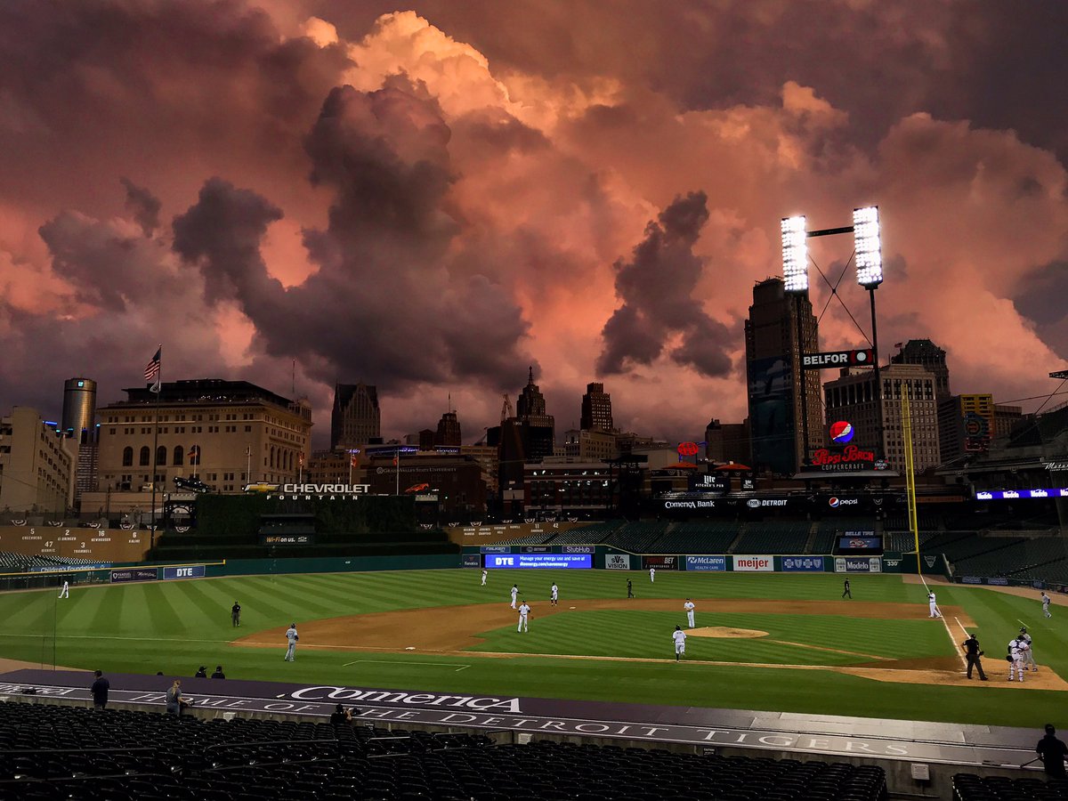 mulho2mj's tweet photo. Annnnnnnnd another Ballpark sunset. https://t.co/0mW8CMV0KP