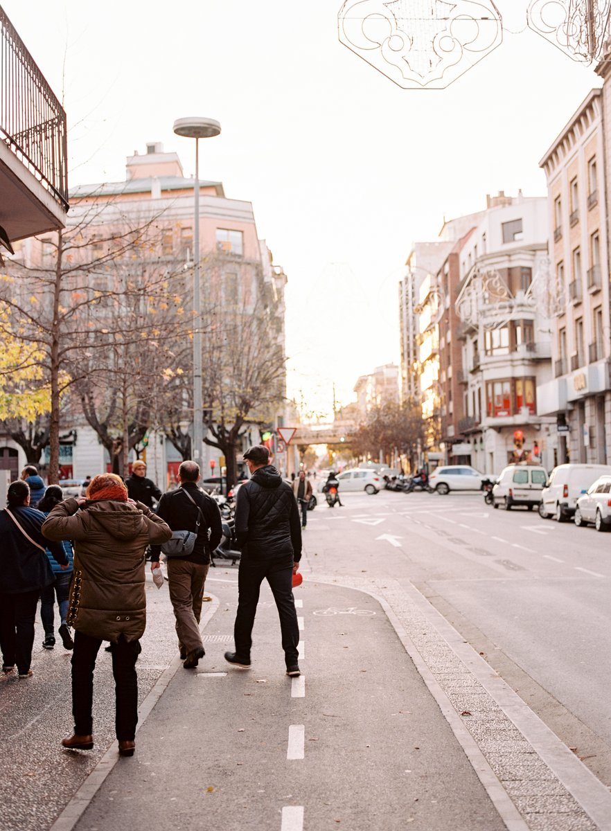 BrianDavidRobe1's tweet photo. Rear view of myself (with an Irish cap) and my buddy, Carl, waltzing about Barcelona, eating wonderful food.

Pentax 645 snatch by my Pomegranate Pudding Pop...
#barcelona #kodak #virginiaroberts#barcelona #kodak #virginiaroberts https://t.co/MekM6aUvWL