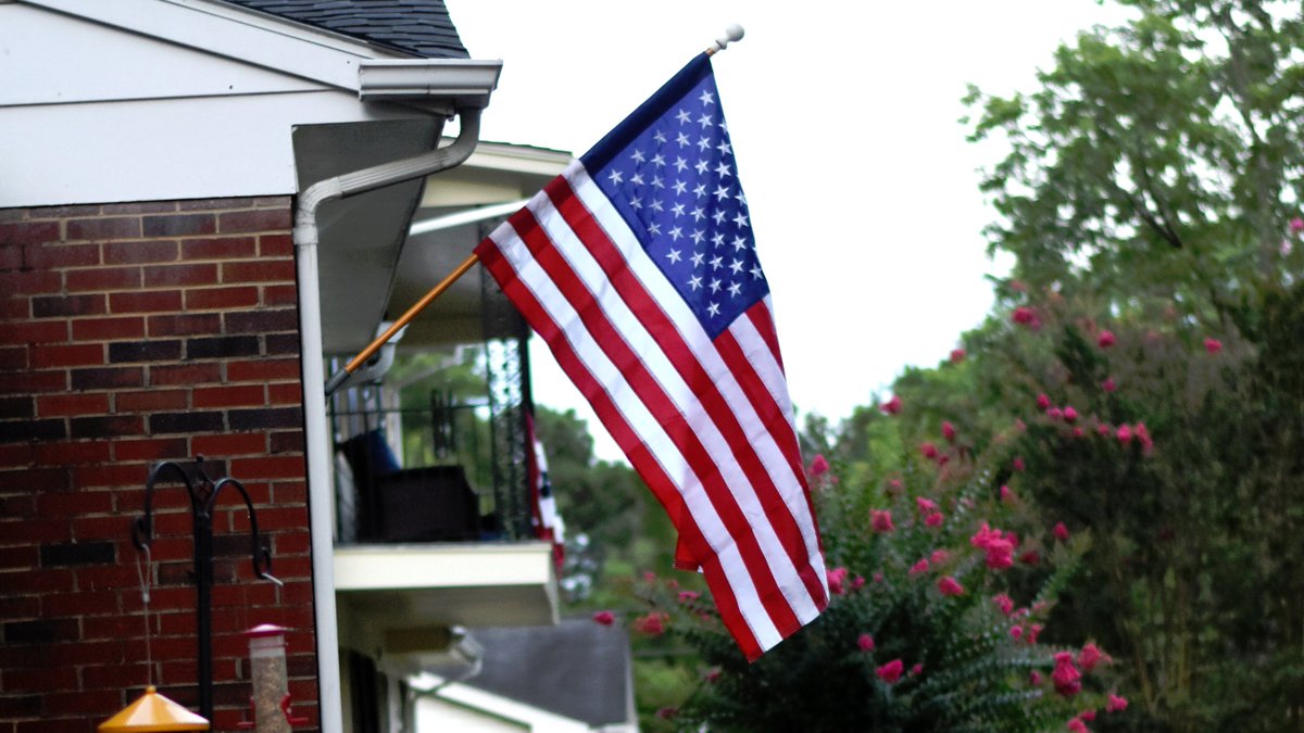 Virt_IT_Helpdsk's tweet photo. #FlagsOut  #UnitedWeStand  #StandForTheFlag #FlagsOutForAmerica https://t.co/m63C8hv8WP