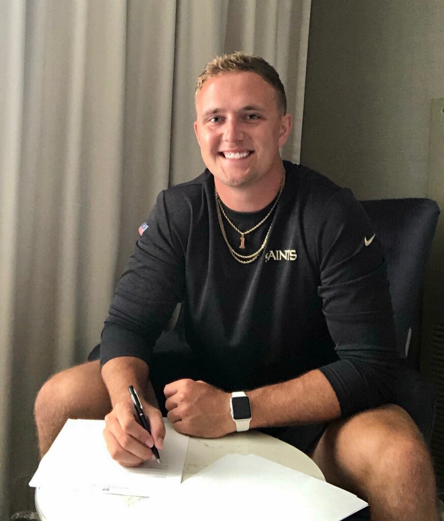 Saints's tweet photo. Pen to paper ✍️

Welcoming Adam Trautman and Tommy Stevens (@TMS_II) to the #Saints squad!⚜️ https://t.co/IBdDPeELZI