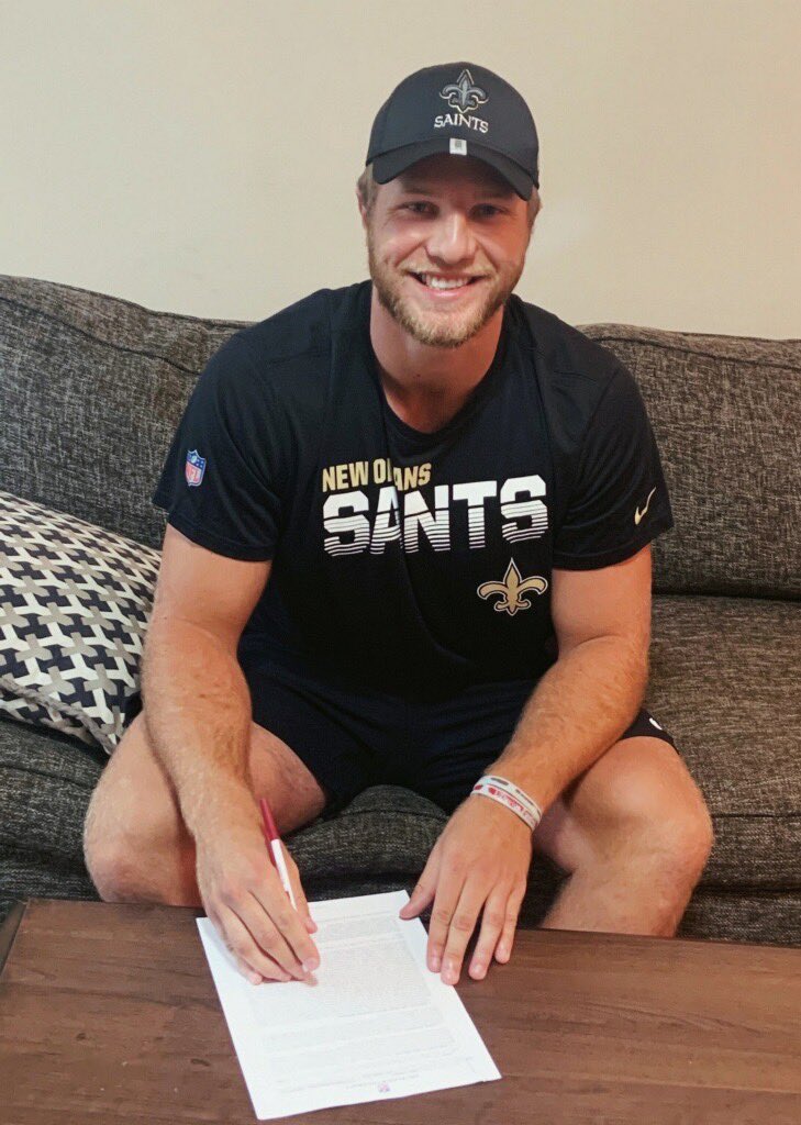 Saints's tweet photo. Pen to paper ✍️

Welcoming Adam Trautman and Tommy Stevens (@TMS_II) to the #Saints squad!⚜️ https://t.co/IBdDPeELZI