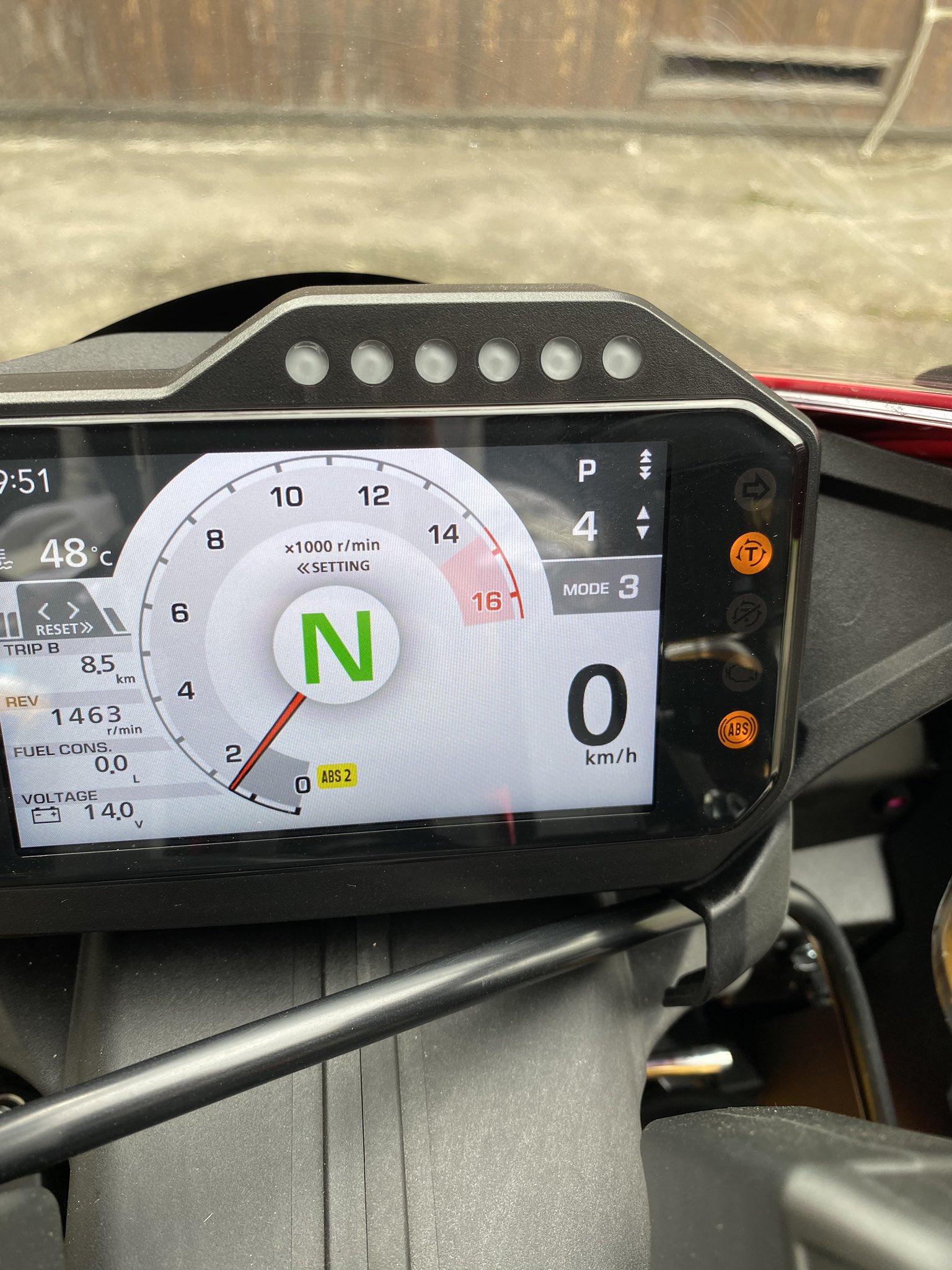 風 エンジン警告灯 Pgm Fi 警告灯 ですが どうやら一過性のものもあるらしく エンジンをつけてabsが消える速度まで発進して停止 エンジン停止を3回繰り返すと消える場合もあるらしい 一過性 センサーが敏感なので最近のバイクはそういうこともあるらしい