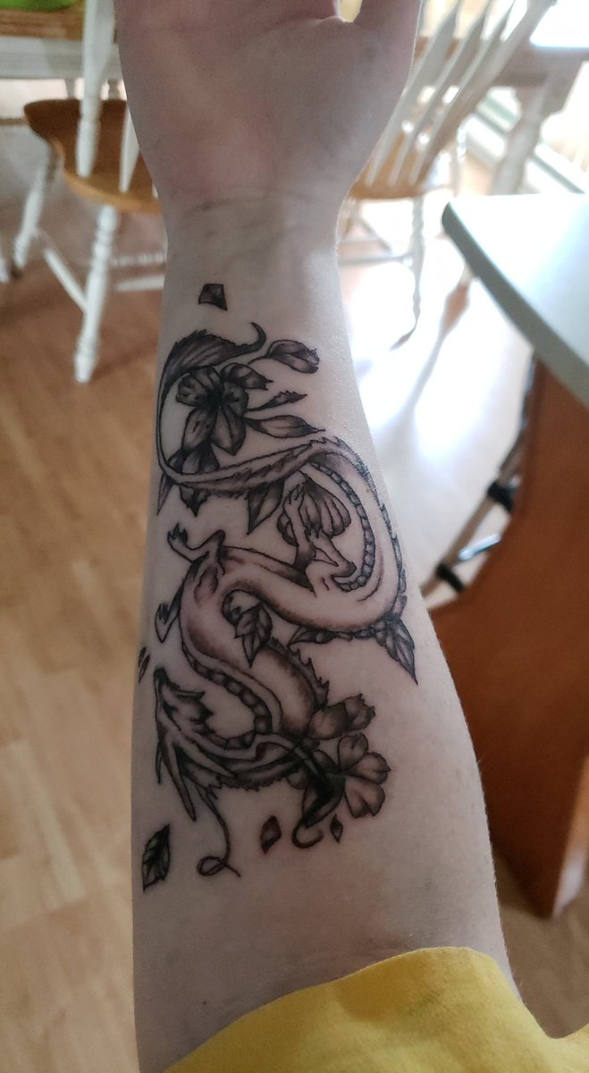StormInSkki's tweet photo. My father gave me my second tattoo! isnt it amazing??! inspired by Haku from spirited away! 🖤💙🐉😚 https://t.co/vnWF35EXsw