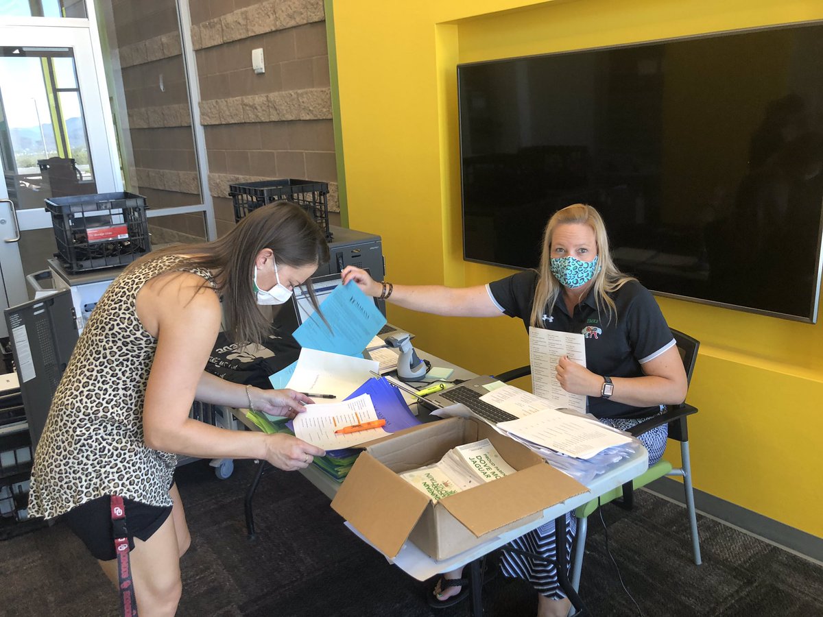 dmk8MUSD's tweet photo. A great day of distributing student Chromebooks and Zoom meetings! Mrs. Divijak enjoyed a special treat from a staff member as she Zoomed! #greatday https://t.co/zA3WeVXz6s