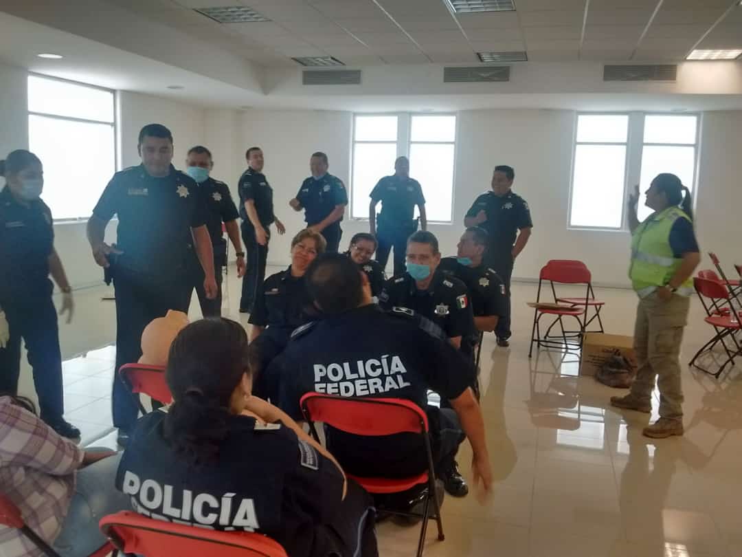 karen_liraM's tweet image. Un bonito recuerdo compartiendo con personas responsables y comprometidas #2018 #PoliciaFederal #SPCV