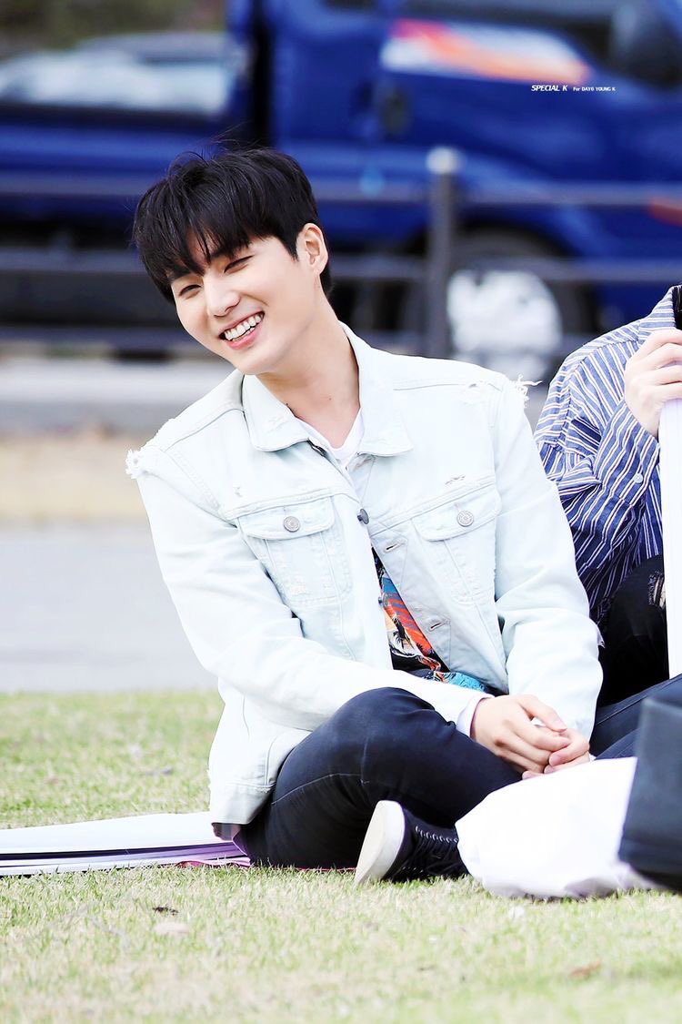 youngk stans, today imma give you random pics of our golden boy smiling: a thread 