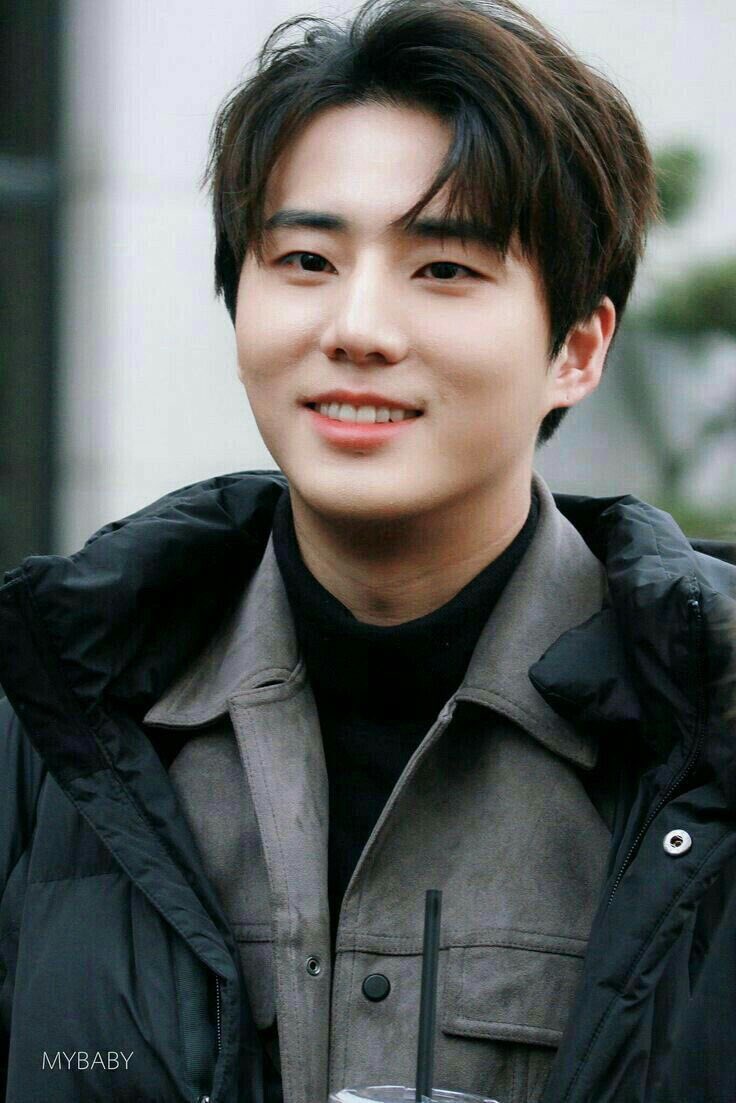 youngk stans, today imma give you random pics of our golden boy smiling: a thread 