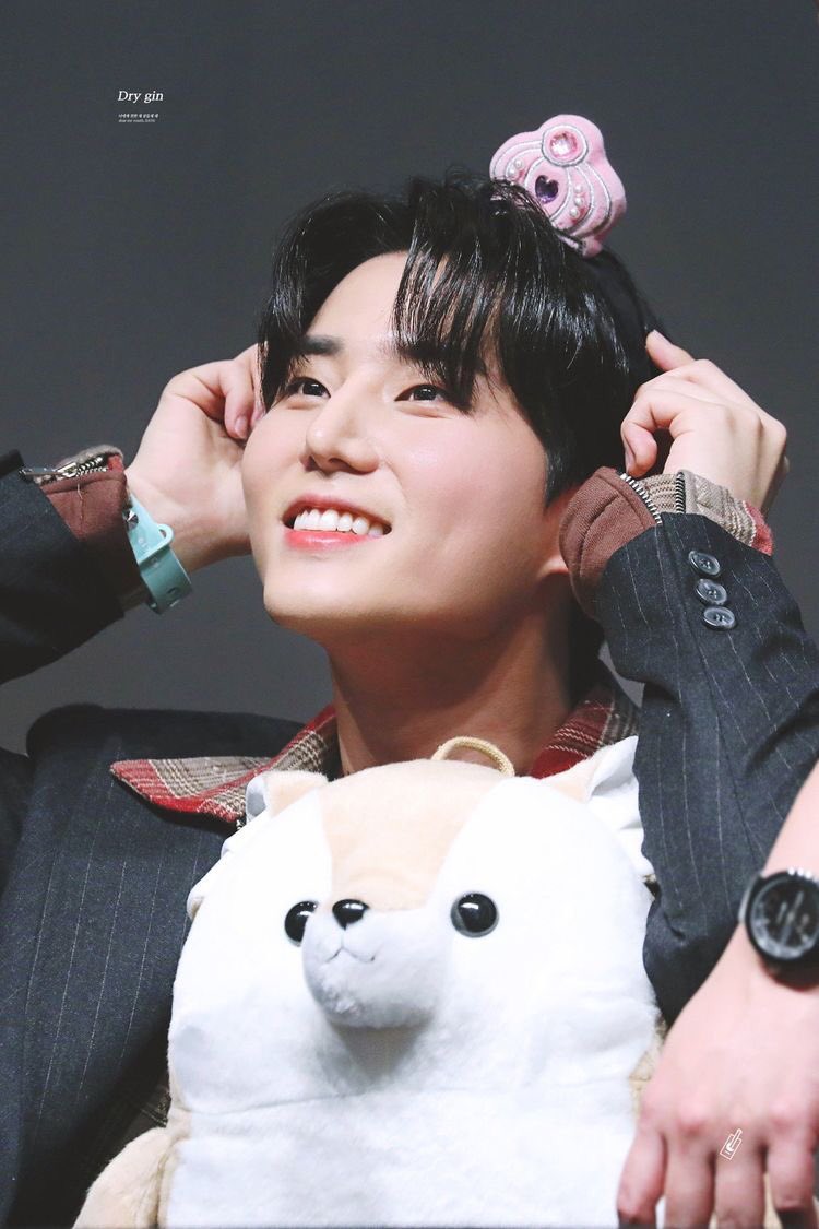 youngk stans, today imma give you random pics of our golden boy smiling: a thread 