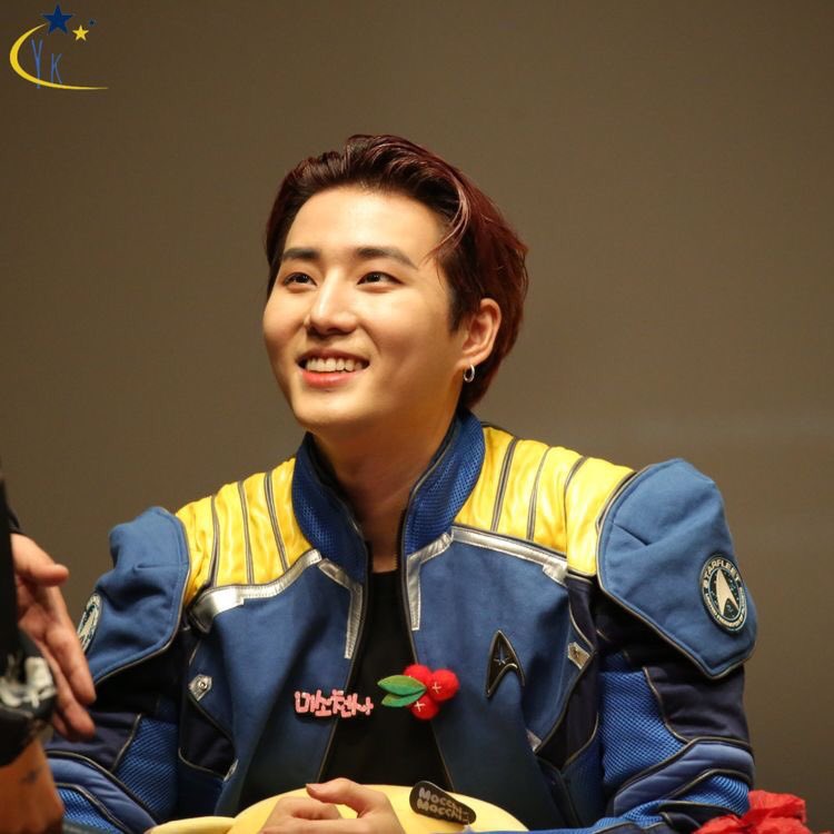 youngk stans, today imma give you random pics of our golden boy smiling: a thread 