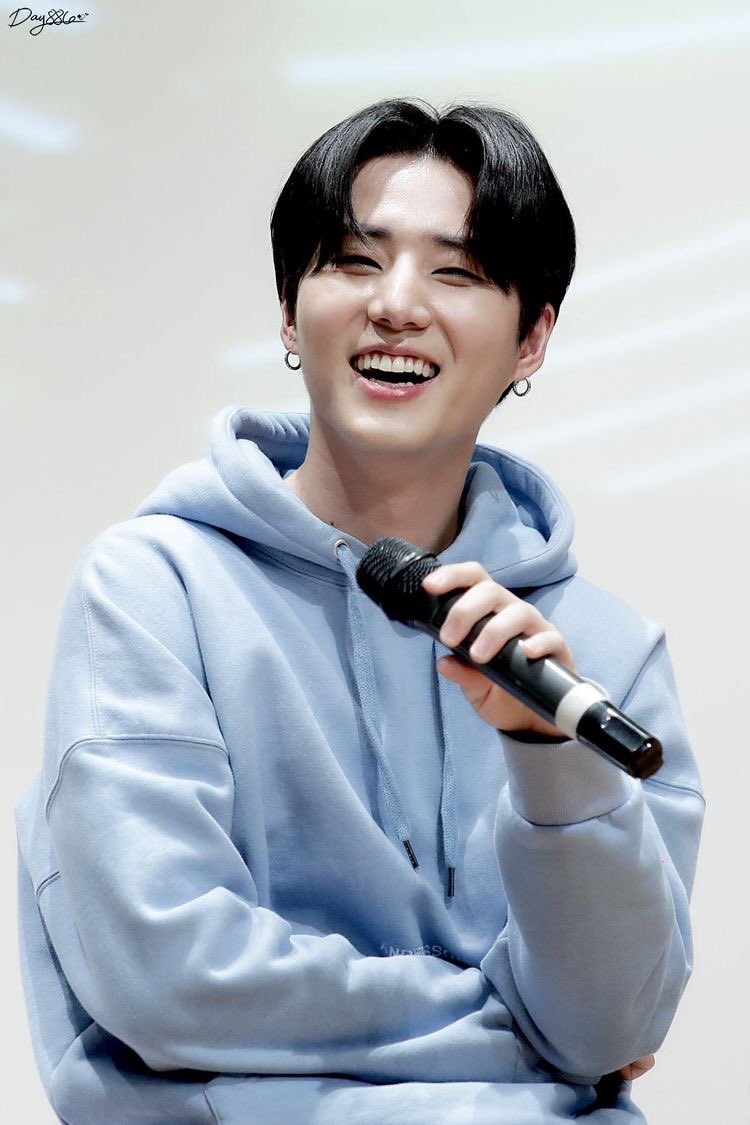 youngk stans, today imma give you random pics of our golden boy smiling: a thread 