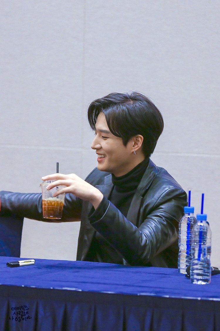 youngk stans, today imma give you random pics of our golden boy smiling: a thread 