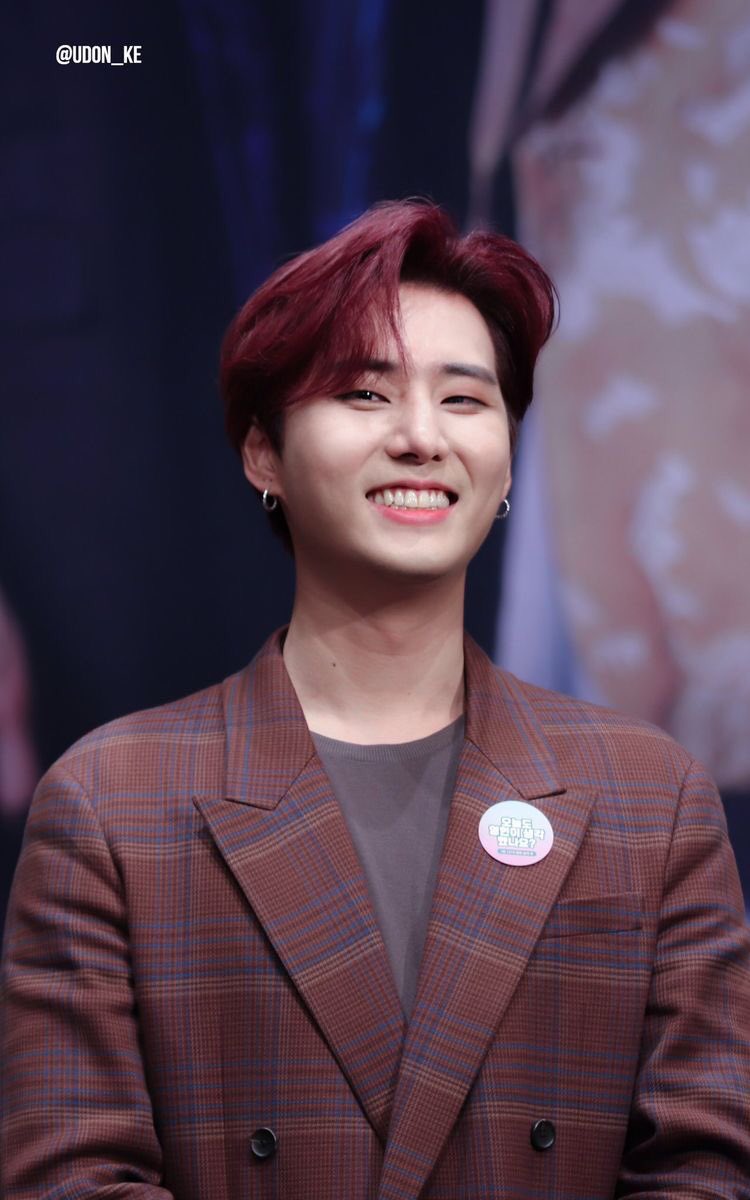 youngk stans, today imma give you random pics of our golden boy smiling: a thread 