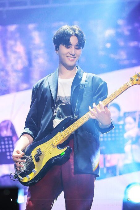 youngk stans, today imma give you random pics of our golden boy smiling: a thread 