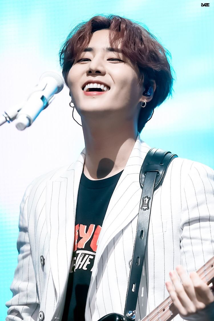youngk stans, today imma give you random pics of our golden boy smiling: a thread 