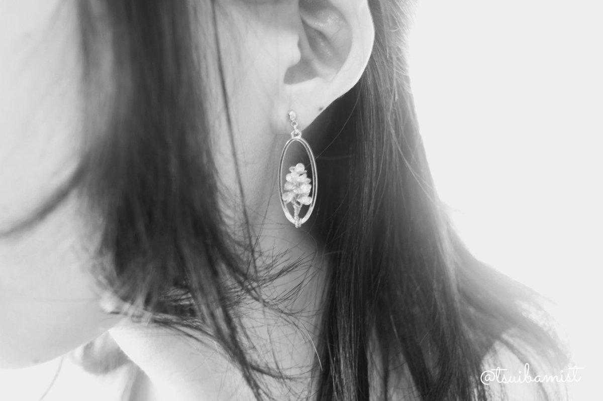 Natsumi 5 30デザフェス参加予定 モノクロにするとかっこいい かっこいいではなくレトロ感増しました モノクロで人を撮るとレディって雰囲気出ると思ってるのは私だけでしょうか ディップアート アメリカンフラワー ハンドメイド アクセサリー