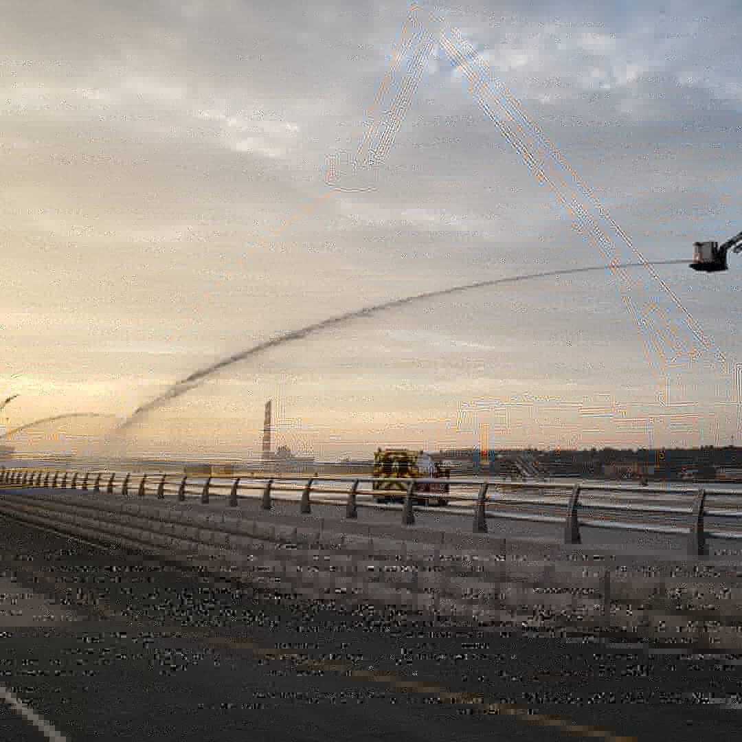 RCNintheUSN's tweet photo. A little bit of training, and a bit of jetty cleaning...all at the same time. Thanks #cfbhfd - good to see the trucks out taking advantage of the space on jetty NJ to work together. #halifaxbasecomd https://t.co/abz0FLG0Hh