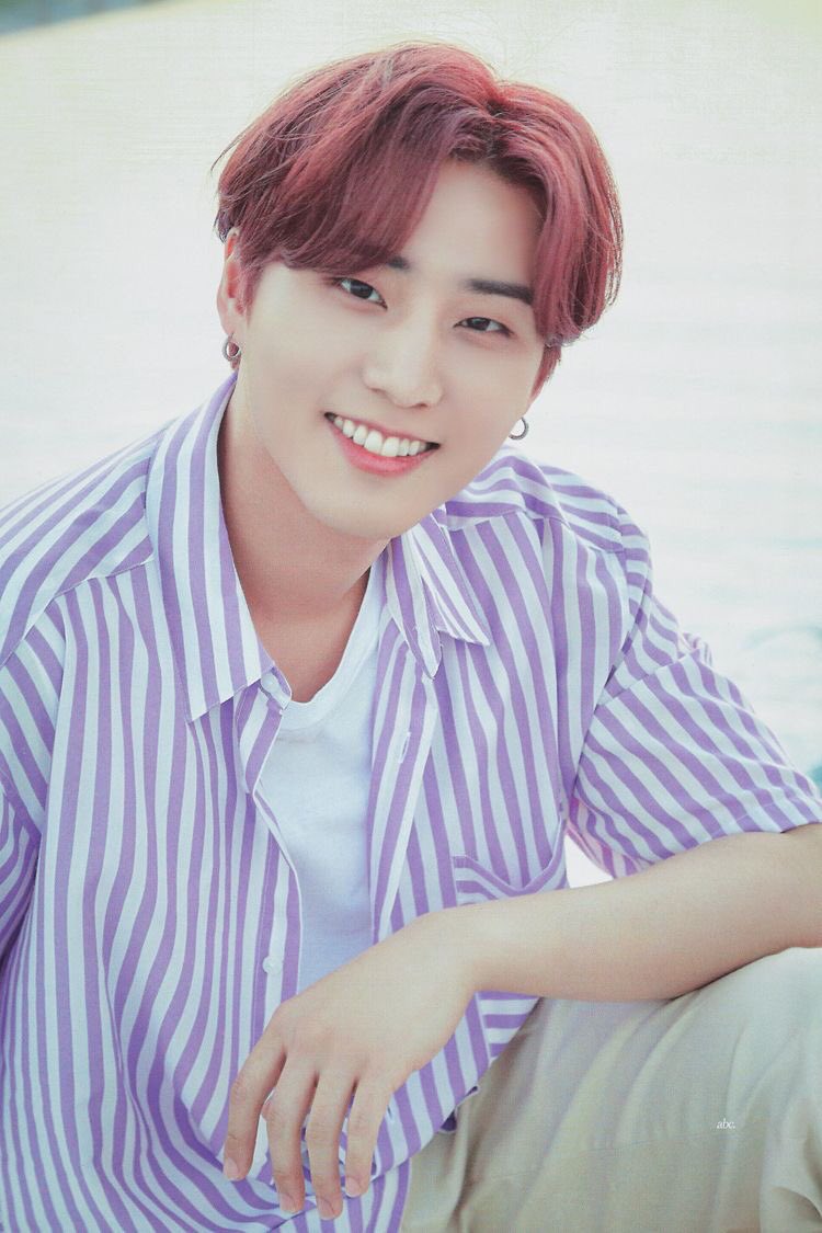 youngk stans, today imma give you random pics of our golden boy smiling: a thread 