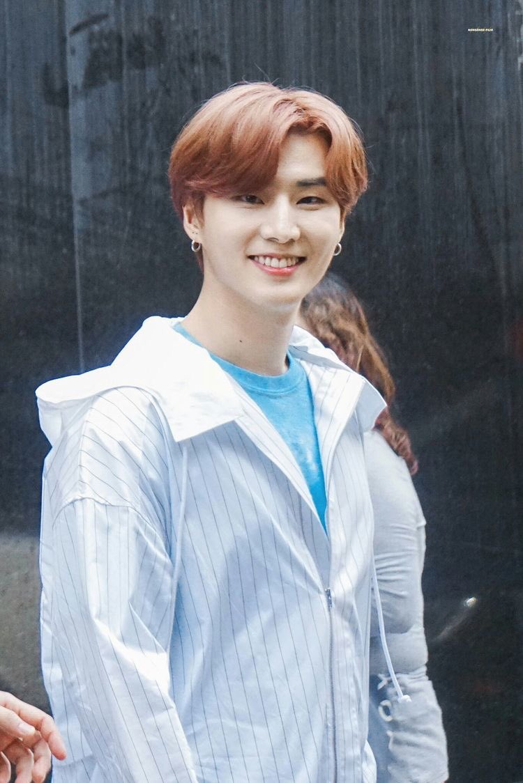 youngk stans, today imma give you random pics of our golden boy smiling: a thread 