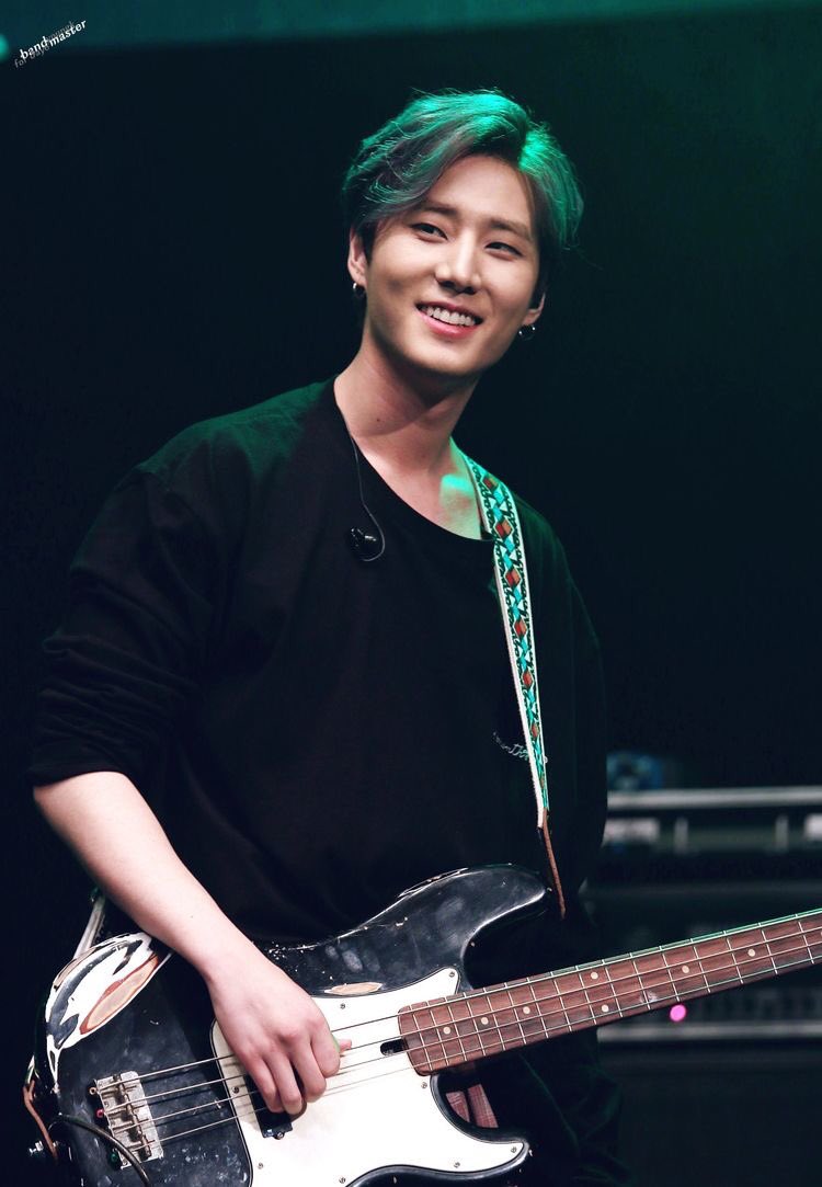 youngk stans, today imma give you random pics of our golden boy smiling: a thread 