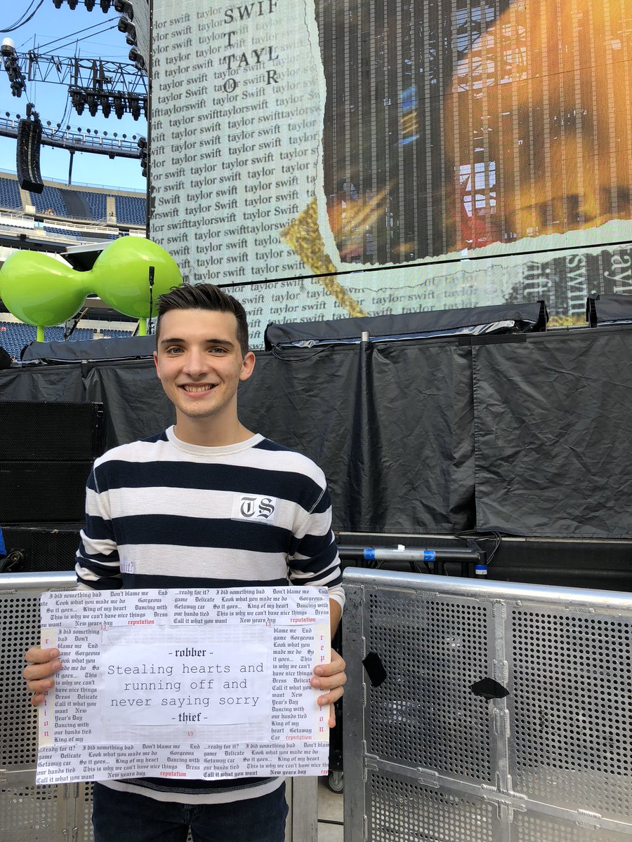 swiftieboston's tweet photo. 2 years since #repTourFoxborough Night 2!!! My first time being on the floor, never mind.. the pit! https://t.co/sMMrrCxzVW