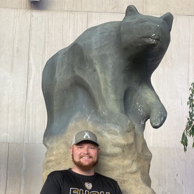 LittleLogCanoe's tweet photo. If you are a bear, gotta full send it with a photo of a fellow bear 🐻 https://t.co/kCSep0pDI8