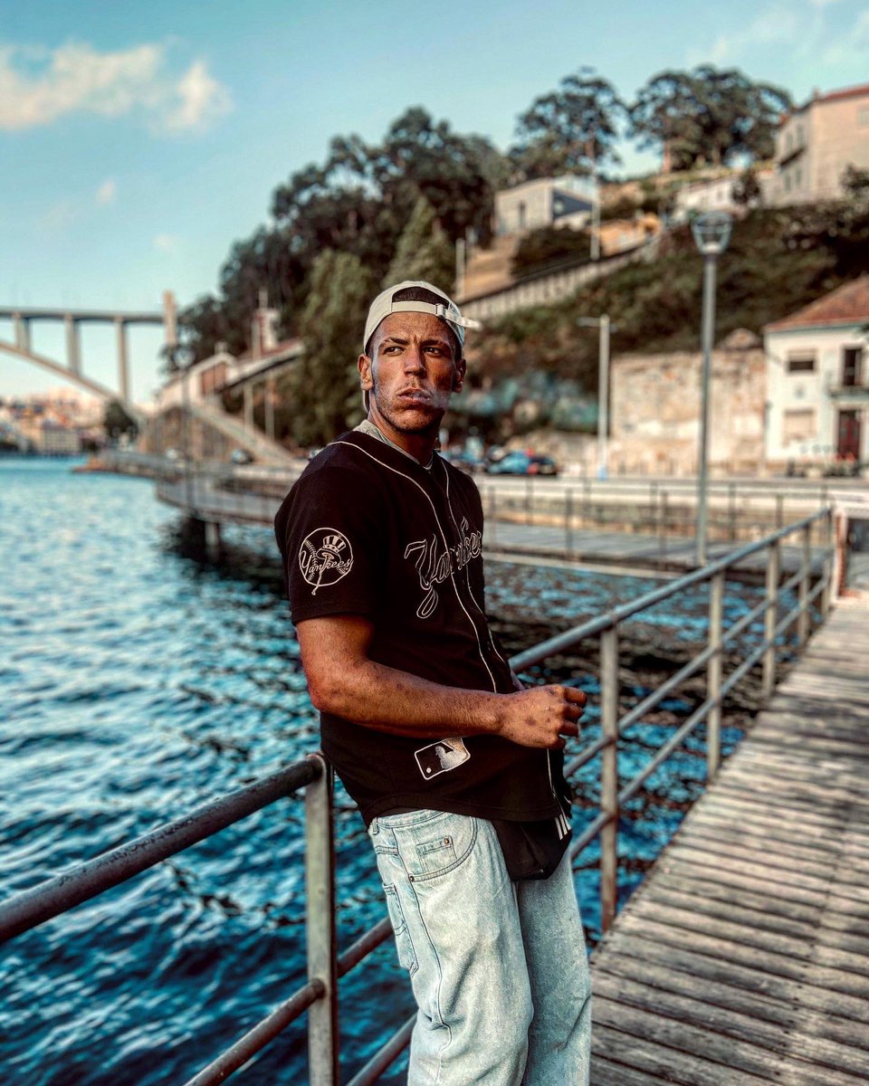 I bet you got it twisted you don't know who to trust
So many playa hating niggaz tryin to sound like us
Say they ready for the funk, but I don't think they knowin
Straight to the depths of hell is where those cowards goin