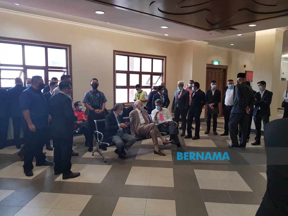 Penghakiman Kes  #NajibRazak: Zahid Hamidi, Mohamad Hasan, Ahmad Maslan berada di Kompleks Mahkamah KL