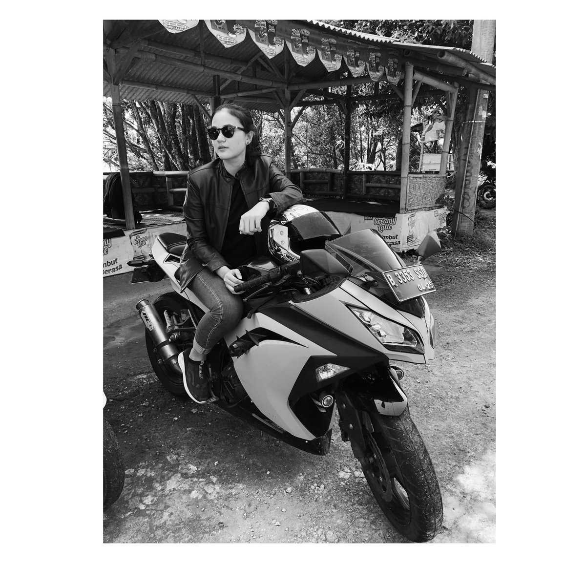 Pengen update foto disini aja. Keknya comment nerizen twitter lebih halus