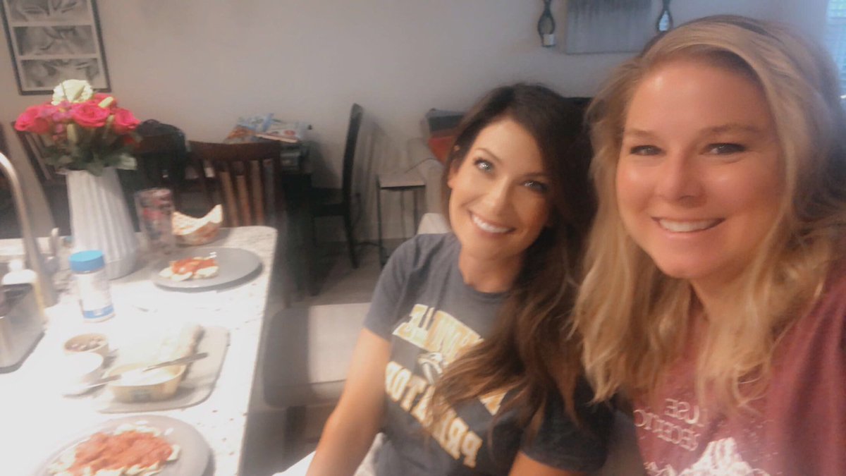 vistagirl14's tweet photo. Guys, hockey is back, but more importantly, my girl @karahammer is back!! Iโm so thankful for this time with her. It couldnโt have come at a better time. Bonus- she cooks and does the dishes! #winning #thanksdustin #gopreds https://t.co/rTmtNPTn6t