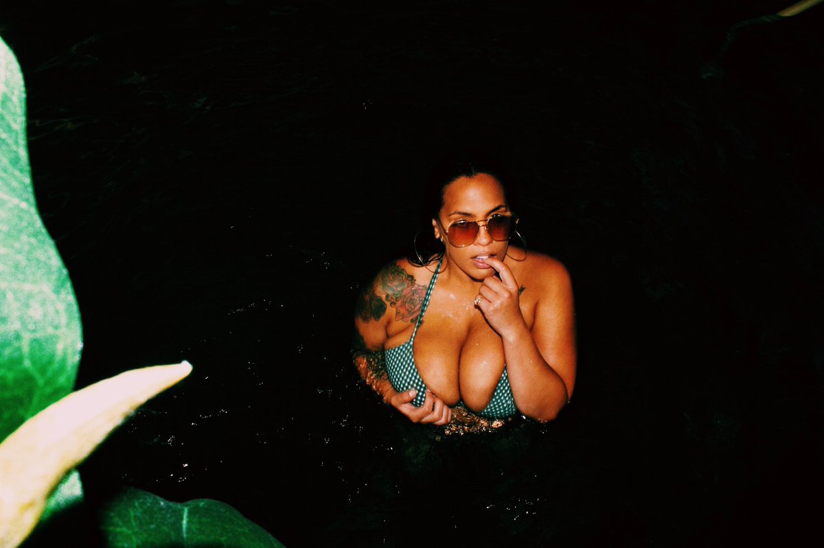 brasithegreat's tweet photo. https://t.co/syQ5iyzJd0 to watch the rest of my swim 😏 https://t.co/tHbmO0b2fM