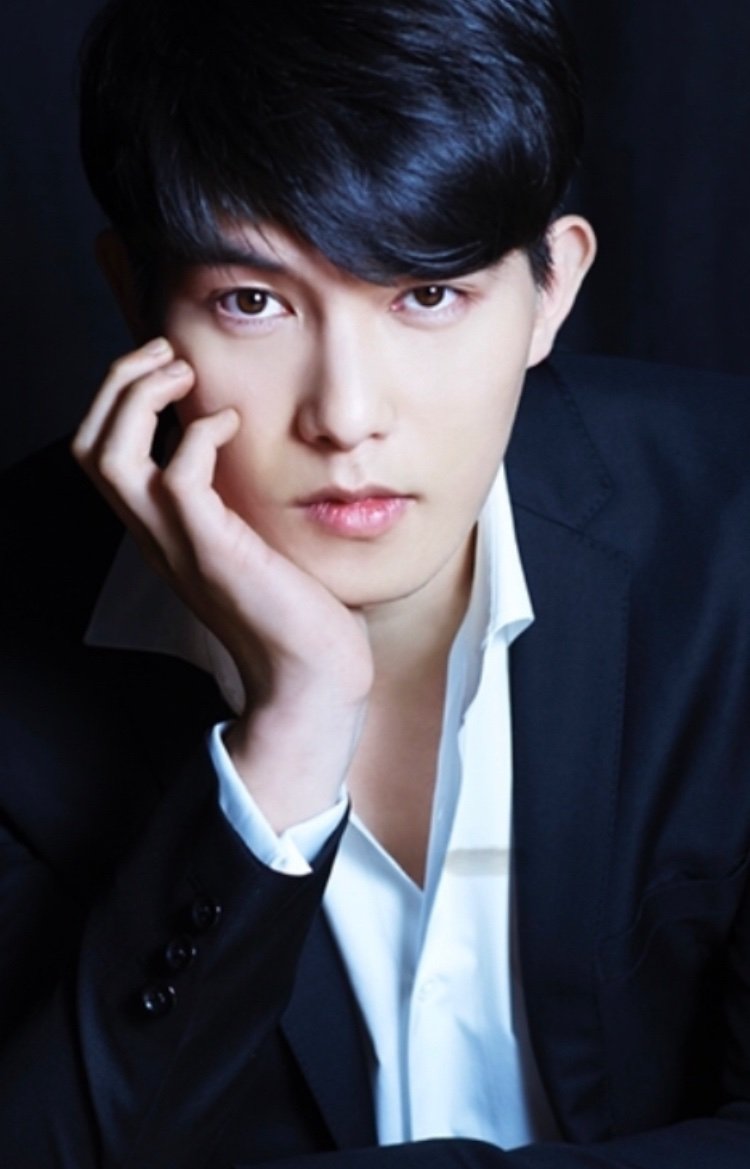 toomtoom_s0228's tweet photo. ขอขอบคุณทุกท่านที่เป็นแม่งานได้จัดให้มีปาร์ตี้ที่แสนสนุกและประทับใจในงานครบรอบ4ปีSparklingNight27/07/2020Time(Japan):21:00pm.โดยเป็นศิลปินที่พวกเรารักมากๆคือ💙 LeeJongHyun 🎸จากวงCNBLUEนั่นเองค่ะ
#welcometosparklingnight 💙 LeeJongHyun 🎸
#DVDparty https://t.co/HcmFDzGMhM