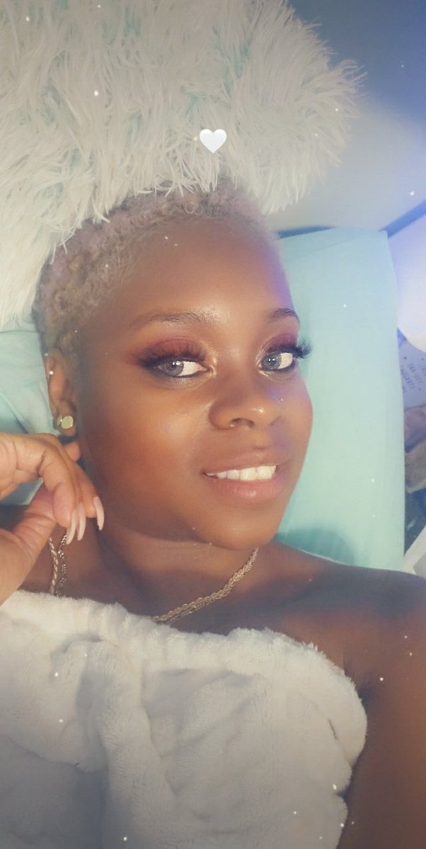 J_M_BELLE's tweet image. so shorty doing my hair tomorrow was like I graduated HS in 2010 i was awkward... I graduated HS in 04 she's sis aint no way u that old... water &amp;amp; wine sis water &amp;amp; wine 😏 #lostpic #latenights #earlymorning #lashallfuckedup 🤣