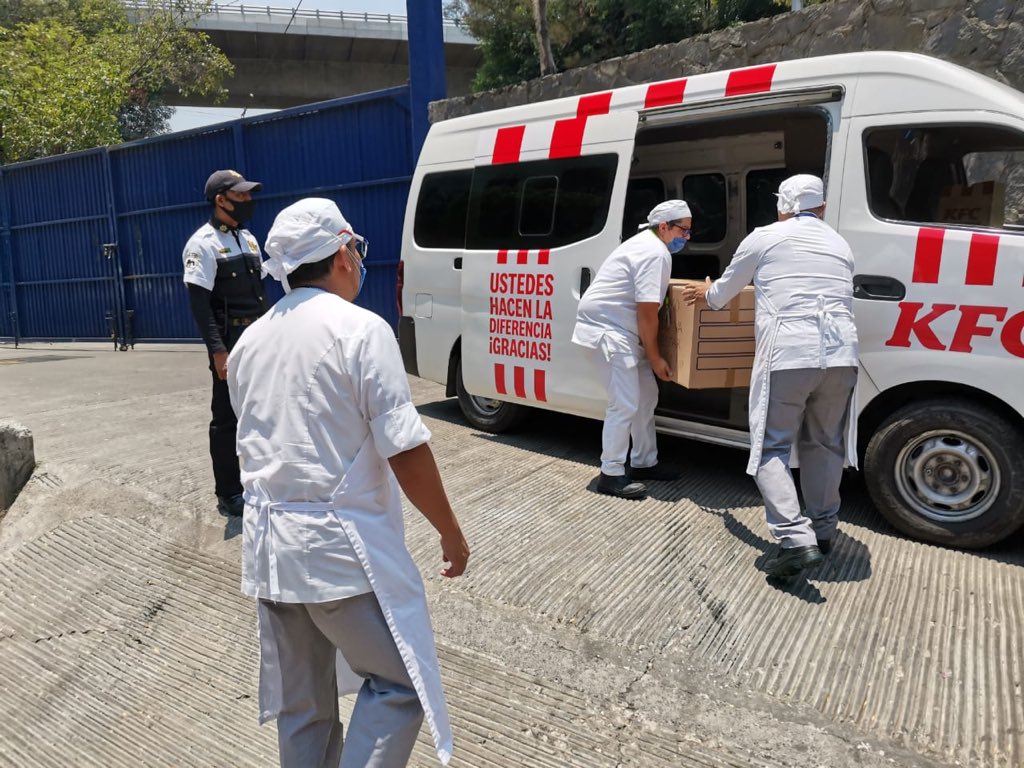 TakaTakaProd's tweet photo. Como cada semana durante esta pandemia, apoyamos con personal, logística y transporte la entrega de alimentos para ayuda en los hospitales Instituto Nacional de Nutrición y el Instituto Nacional de Enfermedades Respiratorias INER. https://t.co/prUzmncNrV