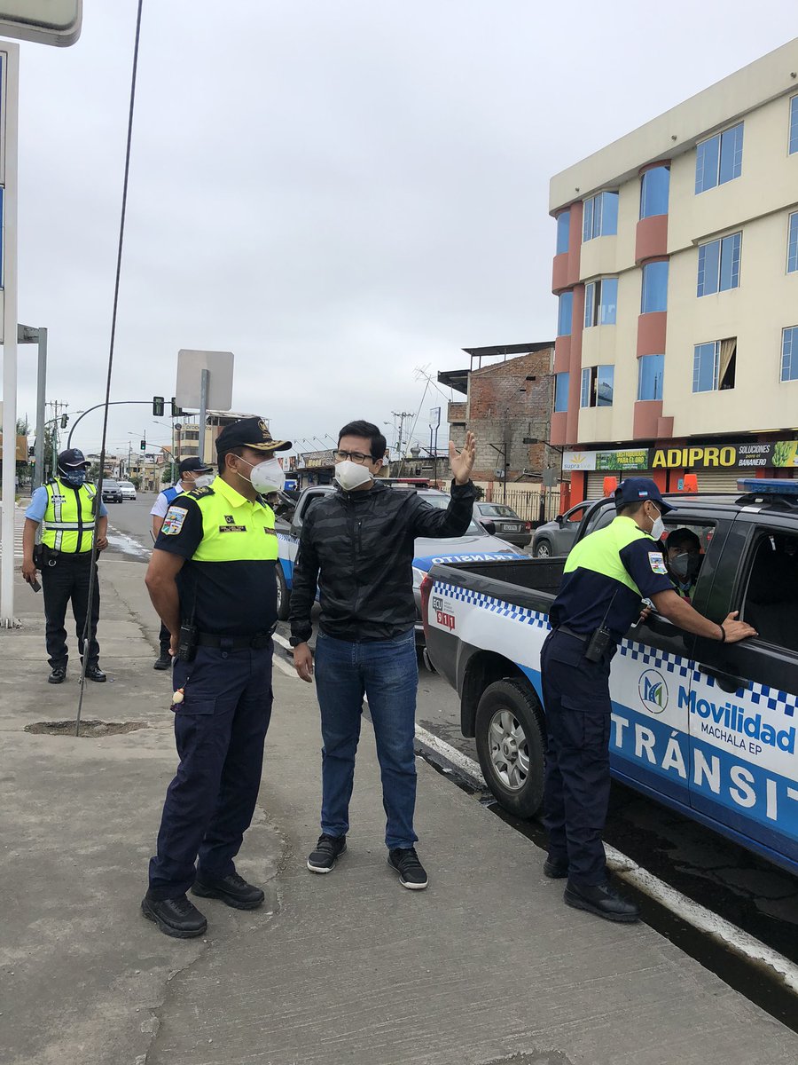 luisgaiborg's tweet photo. #NoOlvidar

Desde las 6H00 del día de mañana martes 28 de #Julio, las calles Arízaga y Gral. Manuel Serrano, cambiarán su sentido a una sola vía, tomar las precauciones del caso. https://t.co/zt7BLaYbdo