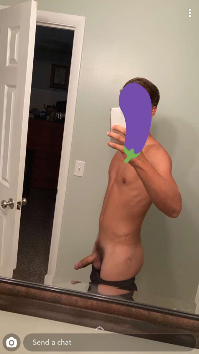 nudesrequest's tweet photo. Does anybody wanna bait him? He’s literally ALL ready to go he just has to think you’re a girl. 🥰😋 RT for his snap. Will be picking 3 winners!!! https://t.co/q8HoMV5b56
