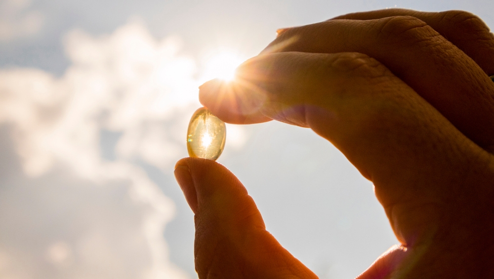 FactyHealth's tweet photo. Vitamin D helps the gut absorb calcium from foods. Vitamin D is unique because it is not found in fresh fruits and vegetables, like other vitamins. Instead, the body obtains it through sun exposure and some specific foods. https://t.co/RKROEImAi2 https://t.co/ZO3YUII3JY