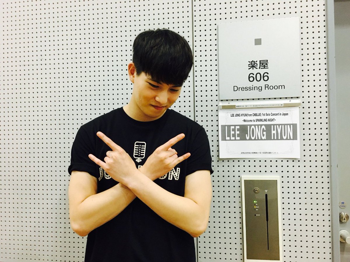Britoryy's tweet photo. Osaka day 1 cute vs day 2 sexy, very different feeling but same lovely guy 🥰🥰🥰
Celebrating Sparkling Night 4th anniversary^^🍸💚💕
@cnbluegt
#WelcomeBackLeeJongHyun
#LeeJonghyun #이종현 #DVDparty
#SparklingNightLJH #SparklingNight https://t.co/CXPO8qD4Eb