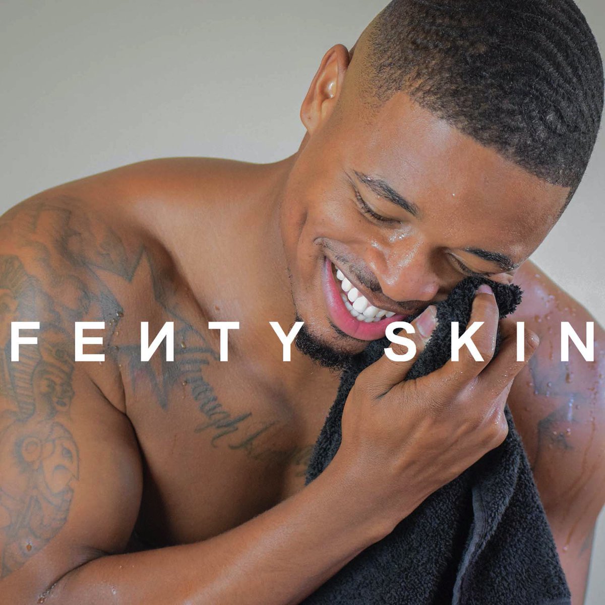 _dw06's tweet image. #FentySkin #FentySkinPartner

@rihanna X @fentyskin 

big blessings in 2020! be sure to get yours on the 31st get yours at FentySkin.com!