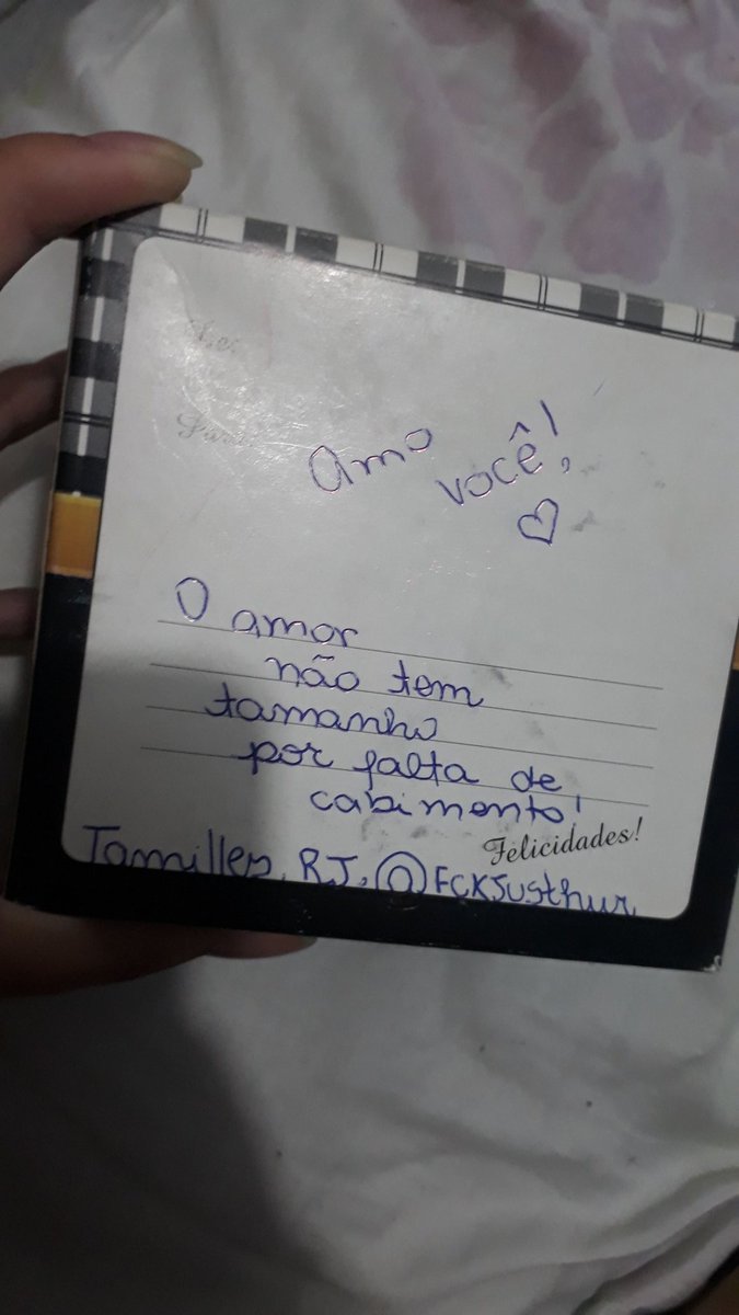 fckjusthur's tweet photo. oi gente! to doando esse mimo que mandei fazer p arthur que eu achava que conhecia, rodei o rj todo com isso atrás dele mas nunca consegui entregar.. hj dando uma geral no meu quarto achei perdido. 🤣 https://t.co/d3G7yiu760