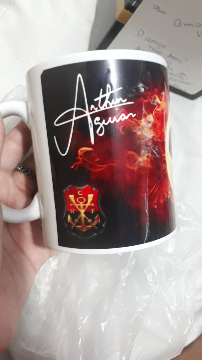 fckjusthur's tweet photo. oi gente! to doando esse mimo que mandei fazer p arthur que eu achava que conhecia, rodei o rj todo com isso atrás dele mas nunca consegui entregar.. hj dando uma geral no meu quarto achei perdido. 🤣 https://t.co/d3G7yiu760