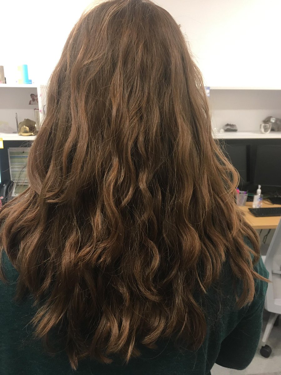 WHlTELIGHT's tweet photo. girls with hair like this always be like “omg i understand ur struggle with curly hair it’s SO hard to maintain!!!” https://t.co/qpB1B25K8v