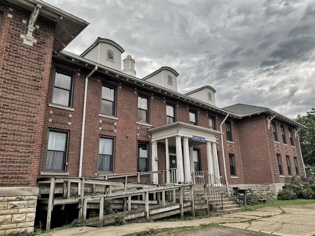 There’s a FULL album of the Edinburgh Manor now on the Travelers Moon Facebook page!! 🧭🌙👻 <a href="/Moonspinner76/">Kelly McCarville - Moonspinner</a> #paranormal #ghosthunting #paranormalinvestigation #photography