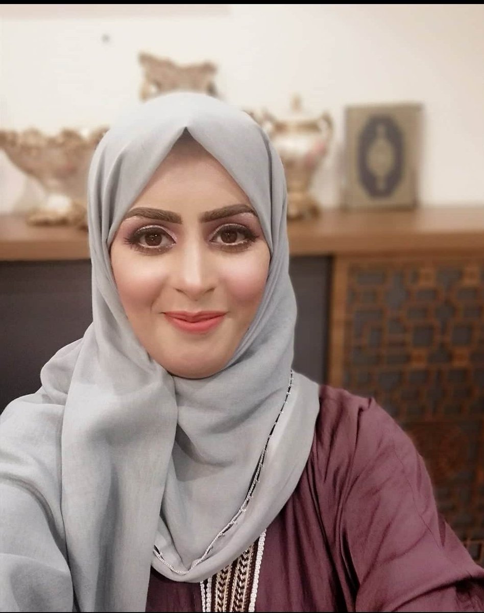 AmalALHamed's tweet photo. اللقاء كان في برنامج #نسايم_ليل وحديث عن #لغة_العيون #eyelanguage 💜😊👁️ ولله الحمد بإذن الله انشر بقية اللقاء #إذاعة_الفجيرة #محمد_خالد #المذيع_محمد_خالد #amalalhamed #psychology #الحمد_طريق_الأمل #علم_النفس #uae #radio 📻🇦🇪 https://t.co/deDXAdGtaQ