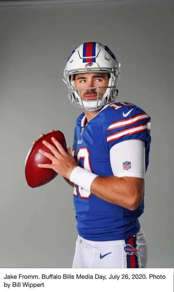 sportsguymarv's tweet image. It’s picture day in Buffalo! Check out @BearDownHOCO @GeorgiaFootball and new Bills QB @FrommJake