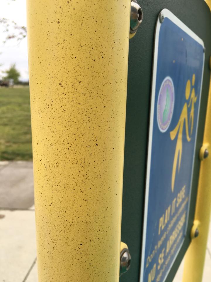 During the  #AlisoCanyon blowout, oily mist and particulate matter shot out of the ruptured well and sprayed down over the nearby community for months. Pictures from a closed playground in Porter Ranch show how prolific this was. People were breathing this in. 
