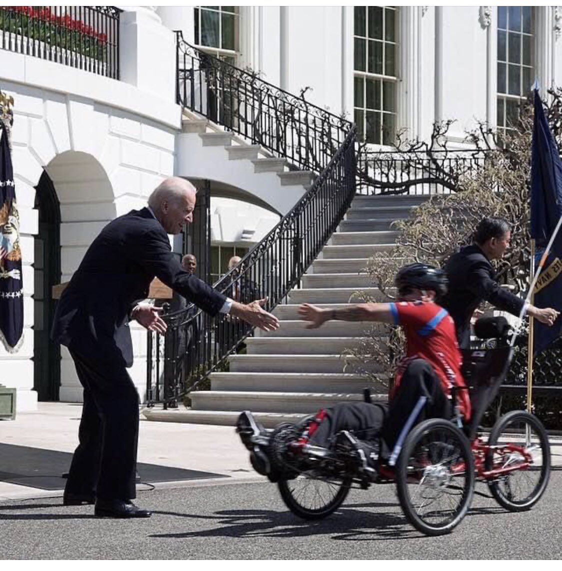 margaritateresa's tweet photo. Joe is us 🇺🇸❤️
The very best of us.
"Ordinary people like us, doing extraordinary things"
"We own the finish line"
And he definitely owns the word:
MALARKEY
#Volunteer
#CheckYourVotingStatus
#RequestYourMailInBallot https://t.co/UE30SG5sFP