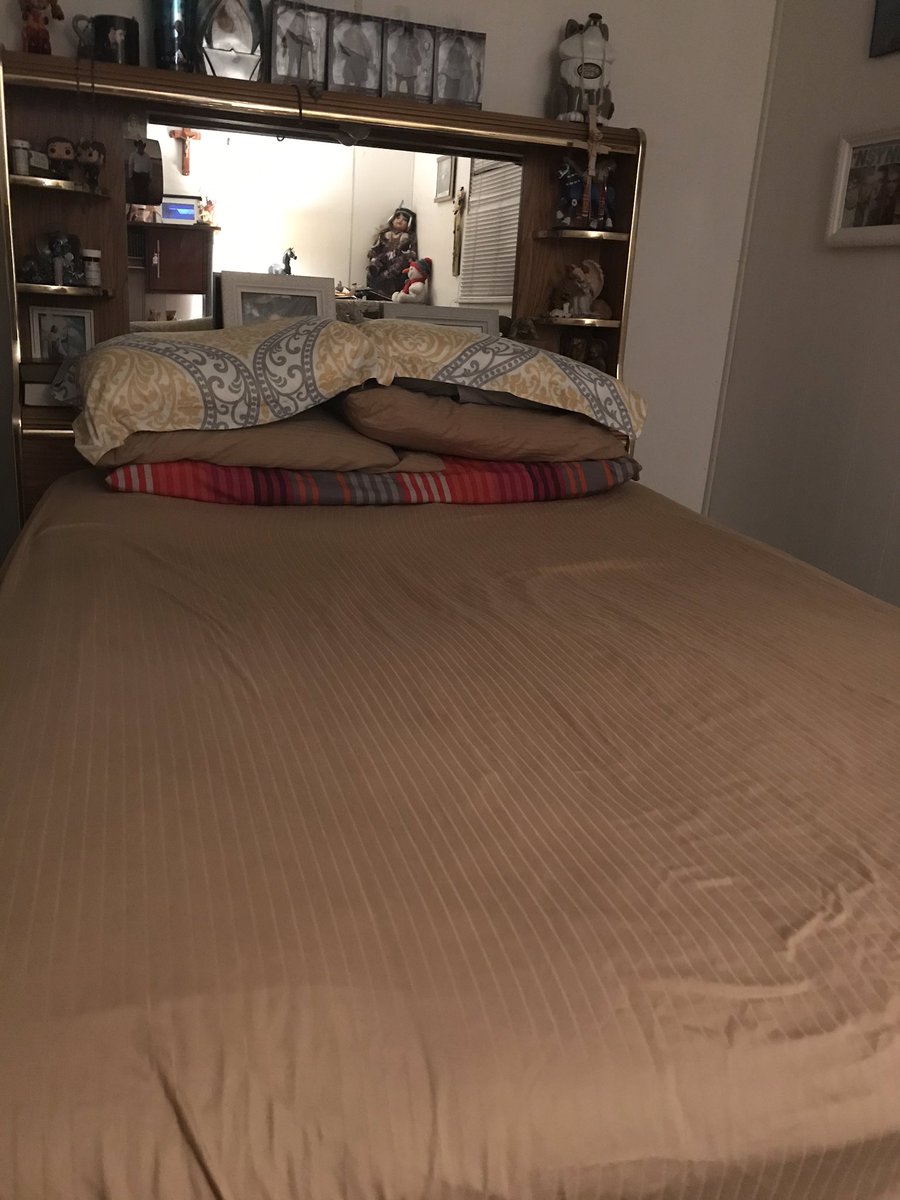 jenny_35's tweet image. Waiting for my comforter to dry #CleanBedsheets