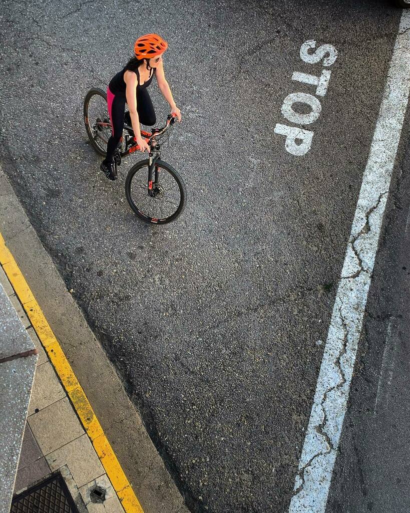 ajimenezlara's tweet photo. #Boñar #stop #bike #streetlife #highangleshot https://t.co/zyHgBFGZzc https://t.co/kas8TBuHb3
