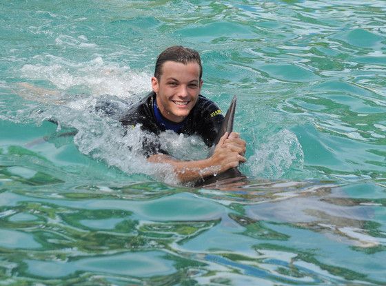 canyontimes's tweet photo. throwback pictures of liam, harry, and louis with dolphins 🥺 https://t.co/YZtuvp1ZQM