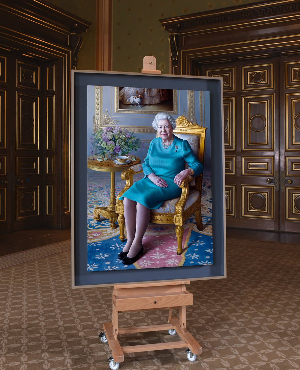 EscofetMiriam's tweet photo. I am so delighted to finally be able to share images of my portrait of The Queen.
Commissioned by the @foreignoffice to hang in their newly refurbished reception room.
Unveiled on Friday with @SMcDonaldFCO and with The Queen attending virtually.
See more at @RoyalFamily https://t.co/cj44wJDp3D